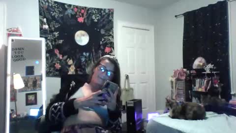 Snapshot of zaddyslilslutbucket chatting on October 29, 2025, 11:17 pm zaddyslilslutbucket online show from October 29, 2025, 11:17 pm