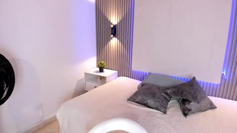 zafira online show from February 11, 2025, 11:43 am