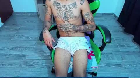 Snapshot of zafirocum chatting on April 1, 2026, 1:41 pm BiG Zafiro online show from April 1, 2026, 1:41 pm