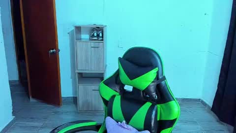 Snapshot of zafirocum chatting on April 7, 2026, 9:43 am BiG Zafiro online show from April 7, 2026, 9:43 am