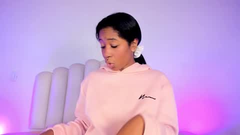 Zaira online show from November 25, 2025, 1:55 pm