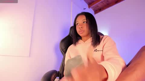 Zaira online show from November 27, 2025, 3:03 pm