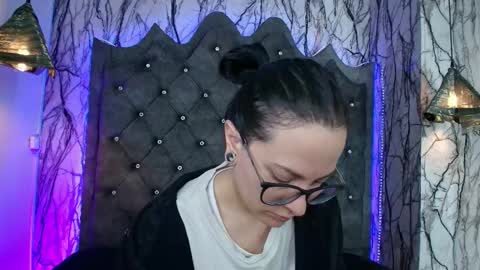 Snapshot of zami_escobar_of chatting on September 18, 2025, 6:32 pm   online show from September 18, 2025, 6:32 pm