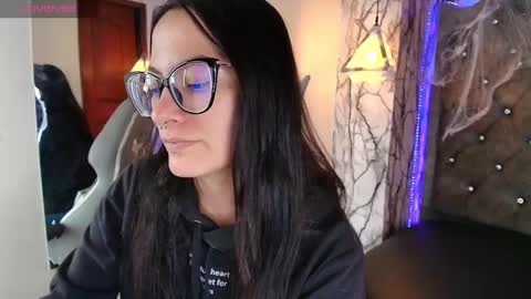 Snapshot of zami_escobar_of chatting on October 14, 2025, 7:14 pm   online show from October 14, 2025, 7:14 pm