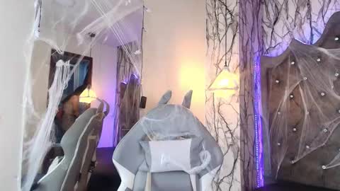   online show from November 8, 2025, 6:51 pm