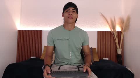 Zander online show from December 21, 2024, 2:26 pm