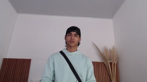 Zander online show from January 5, 2025, 1:04 pm