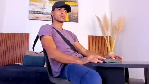 Zander online show from September 19, 2025, 1:56 pm