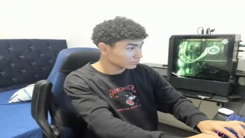 Snapshot of zanxley_ chatting on December 7, 2024, 2:31 am zanxley_ online show from December 7, 2024, 2:31 am