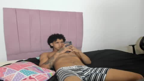 Snapshot of zanxley_ chatting on December 13, 2024, 4:00 am zanxley_ online show from December 13, 2024, 4:00 am