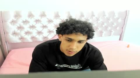 Snapshot of zanxley_ chatting on January 10, 2025, 7:43 pm zanxley_ online show from January 10, 2025, 7:43 pm