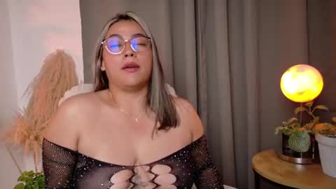 Snapshot of zara_nova chatting on June 23, 2026, 11:03 pm Zara Nova online show from June 23, 2026, 11:03 pm