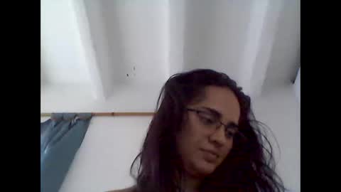 zaraa_lopez online show from November 15, 2025, 12:45 pm