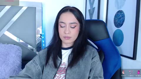 zaradames_ online show from February 26, 2025, 4:14 am