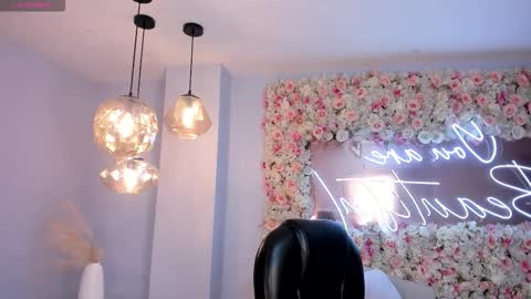 Zara  online show from February 15, 2026, 9:55 pm