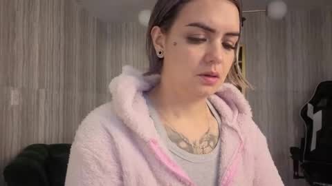 Isabella online show from March 2, 2026, 12:45 pm