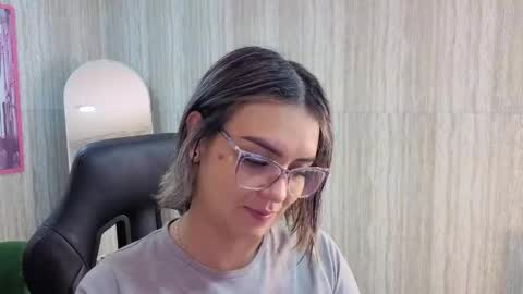 Snapshot of zarcasutra_t chatting on May 2, 2026, 12:43 pm Isabella online show from May 2, 2026, 12:43 pm