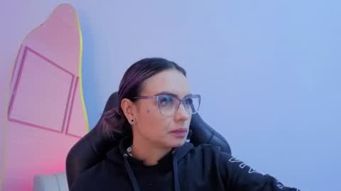 Isabella online show from June 25, 2026, 1:04 pm