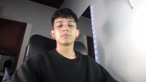 Snapshot of zarekneo chatting on October 7, 2025, 8:17 pm Zarek online show from October 7, 2025, 8:17 pm