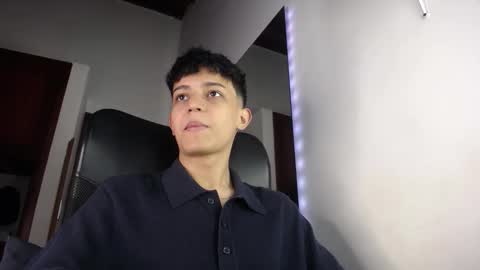 Snapshot of zarekneo chatting on October 20, 2025, 8:09 pm Zarek online show from October 20, 2025, 8:09 pm