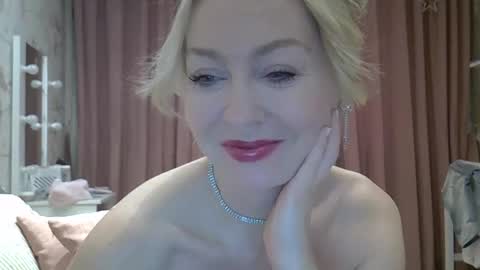 Snapshot of zarinaswift chatting on October 6, 2025, 4:21 am Zarina Swift online show from October 6, 2025, 4:21 am