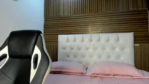 Zarina Waynne online show from April 13, 2026, 1:38 pm