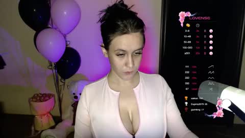 Lina online show from November 24, 2025, 7:57 pm