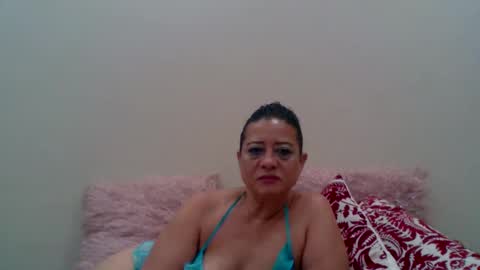 zebella02 online show from February 12, 2025, 5:58 pm