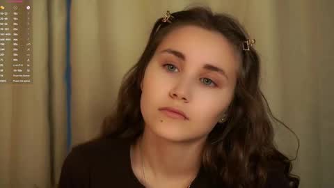 Emilia online show from November 4, 2025, 1:27 am