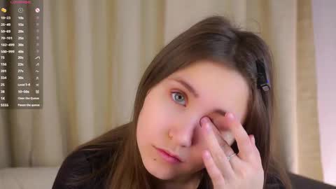 Emilia online show from December 18, 2025, 10:05 pm