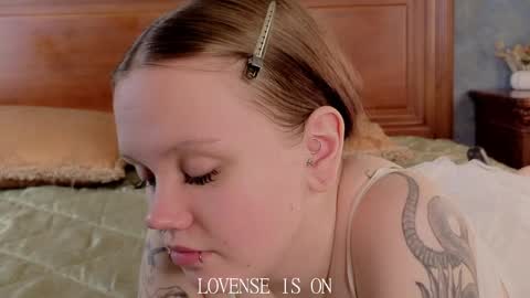 Emilia online show from May 26, 2026, 2:40 am