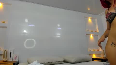 Snapshot of zenda_evans chatting on November 10, 2025, 4:00 am Zenda Evans online show from November 10, 2025, 4:00 am