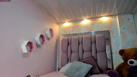 ZEPHYRA ANGELS online show from January 17, 2025, 1:03 pm