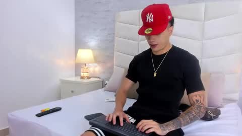 Snapshot of zeta_3 chatting on October 8, 2025, 3:26 am Sebas online show from October 8, 2025, 3:26 am