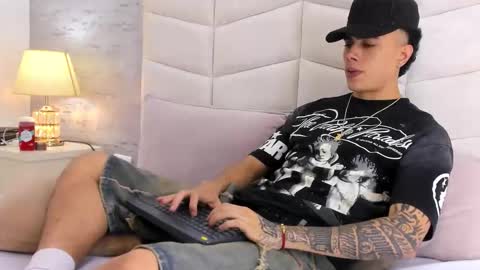 Snapshot of zeta_3 chatting on October 12, 2025, 4:22 am Sebas online show from October 12, 2025, 4:22 am