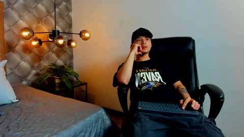 zeus online show from December 10, 2024, 9:54 pm