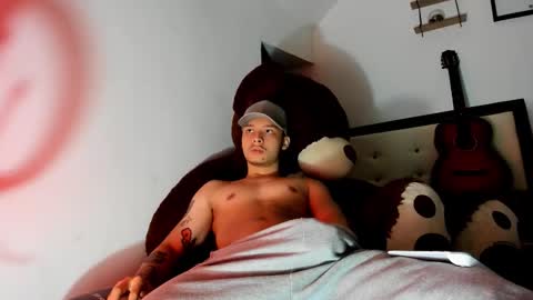 zeus online show from December 3, 2025, 8:29 pm