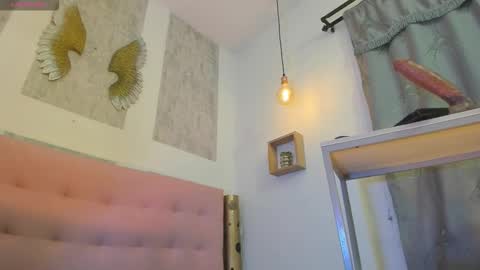 ZHAMIRA  ANDRES online show from October 18, 2025, 12:13 am