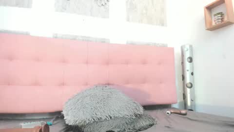 ZHAMIRA  ANDRES online show from April 15, 2026, 9:04 pm