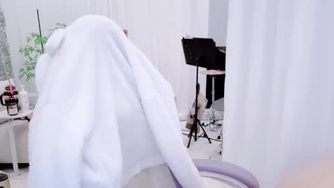 zhen online show from November 16, 2025, 7:14 am