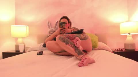 zihaadams_ online show from May 4, 2026, 10:28 pm