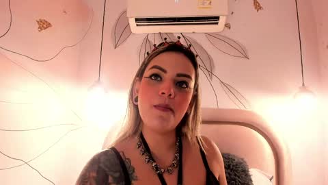 zihaadams_ online show from June 1, 2026, 9:49 pm