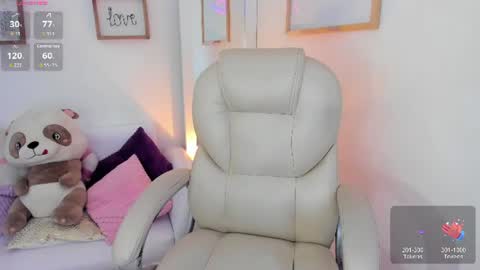 Snapshot of zobe_love chatting on June 24, 2026, 5:01 pm Zobe Love online show from June 24, 2026, 5:01 pm
