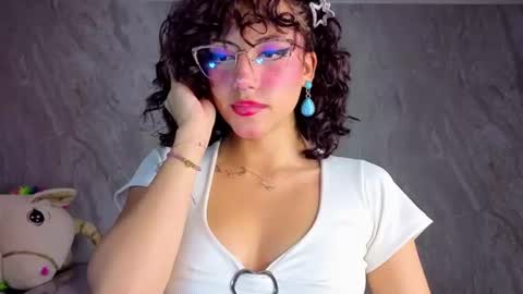 zoe_ch_ online show from June 20, 2026, 3:20 am