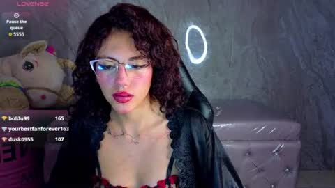 zoe_ch_ online show from June 28, 2026, 3:18 pm