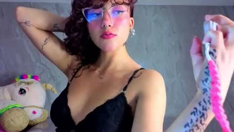 zoe_ch_ online show from July 3, 2026, 3:02 am
