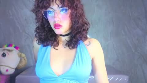 zoe_ch_ online show from July 16, 2026, 3:01 am