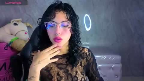 zoe_ch_ online show from July 31, 2026, 3:06 am