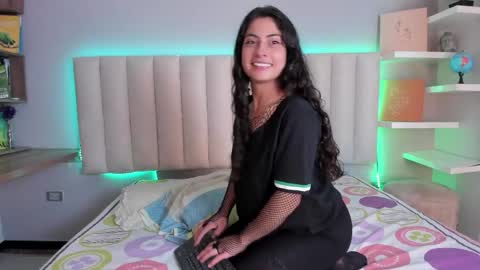 zoe_henderson online show from March 27, 2026, 2:39 am