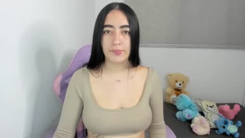 zoe_jones7 online show from June 9, 2026, 3:51 am